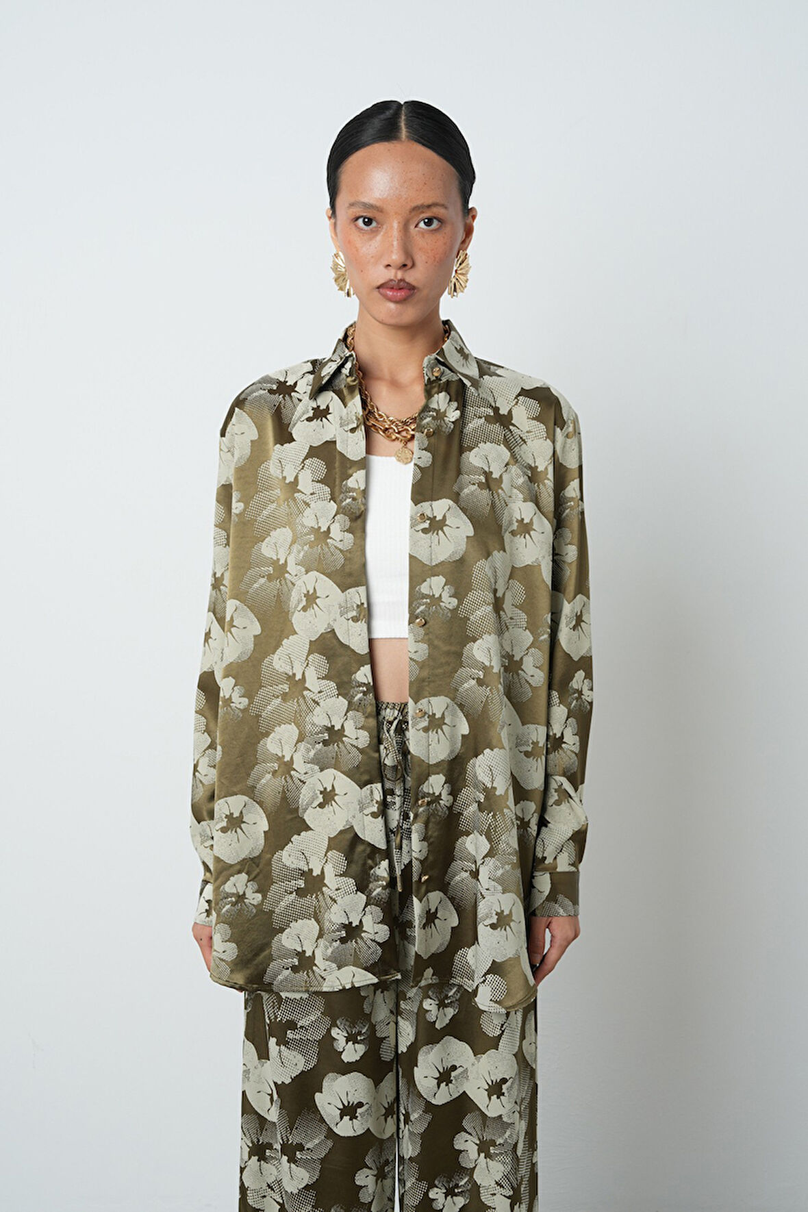 Kadın Haki - Bej Renk Desenli Oversize Kesim Tesettür Gömlek