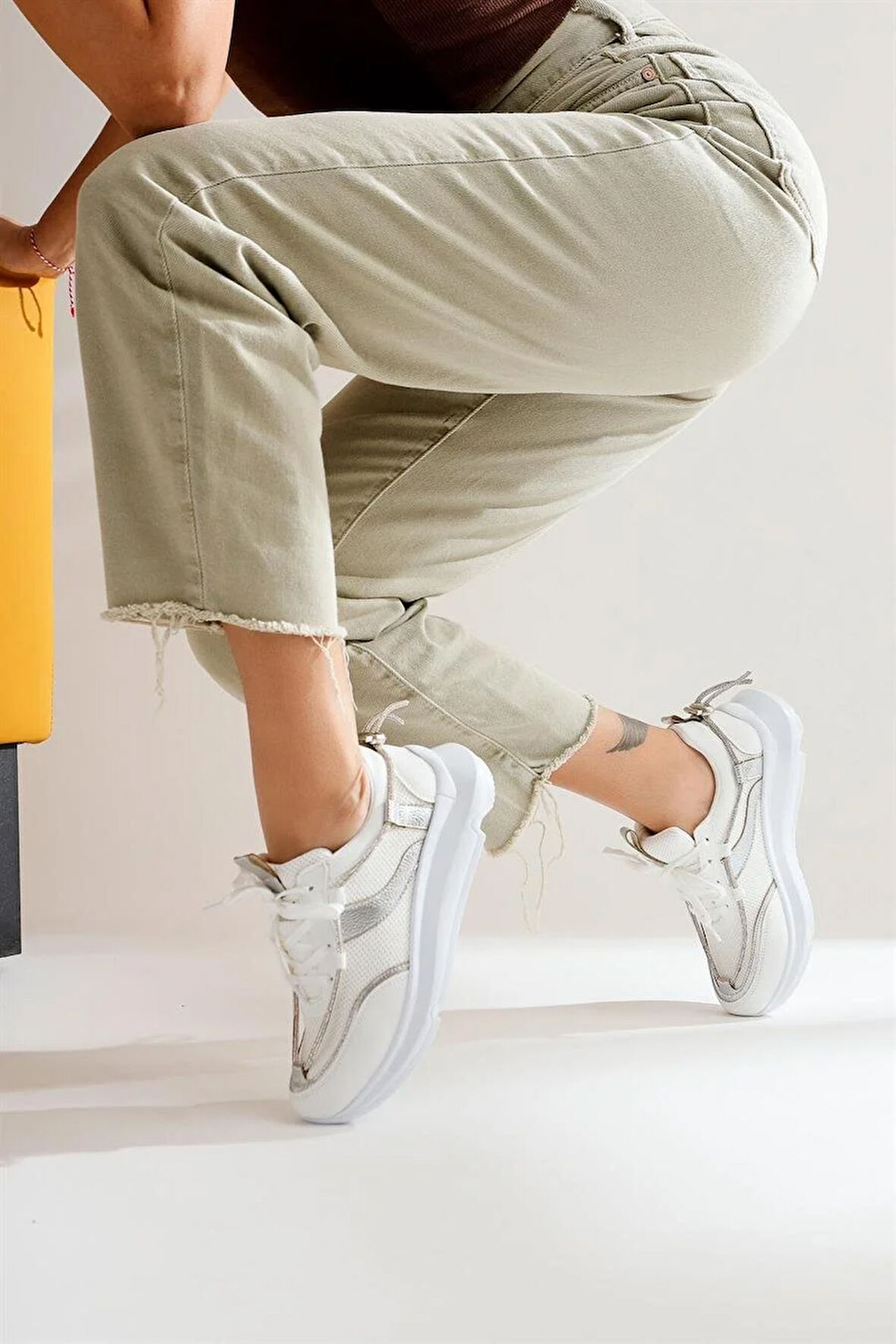 Prego (Oc Shoes) Poli Hafif Taban Bağcıklı Taş Biye Detaylı Kadın Spor Ayakkabı BEYAZ