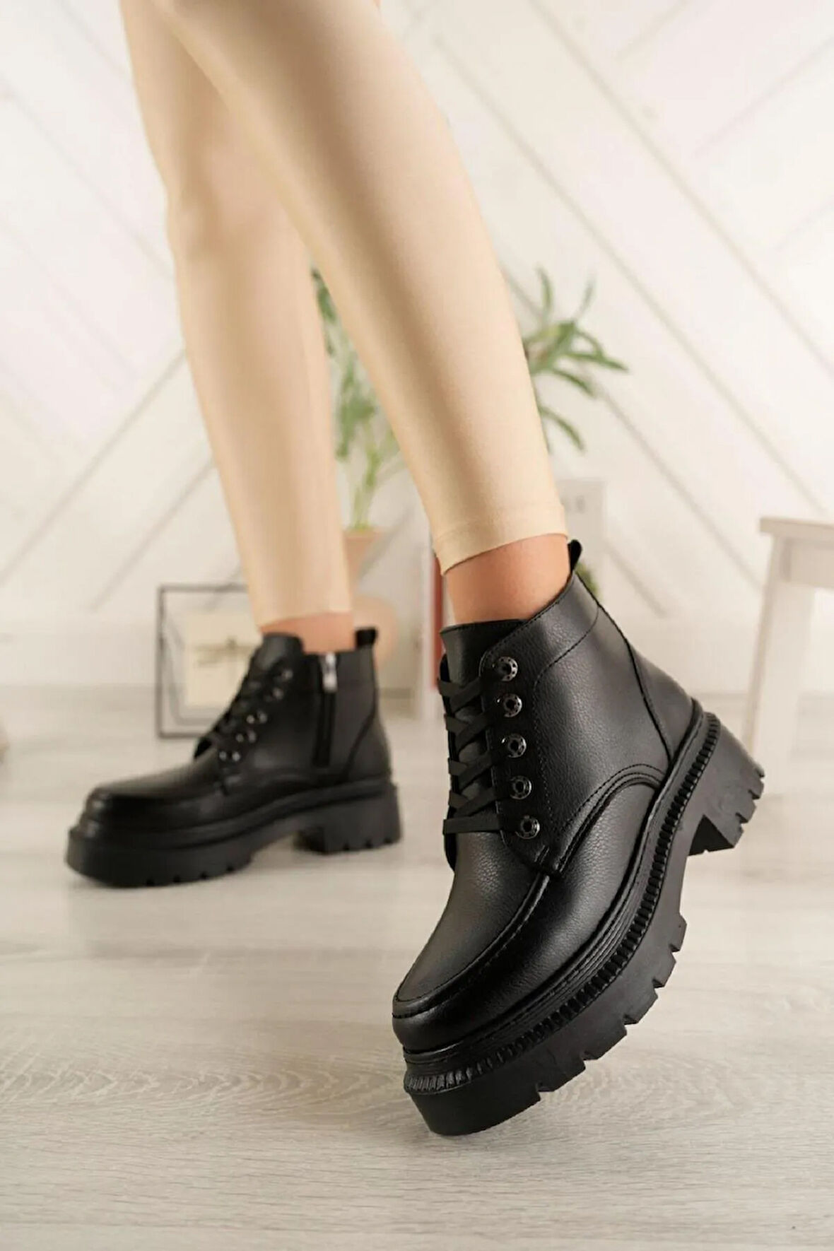 Park Moda Poli Hafif Taban Bağcıklı&Fermuarlı Casual Kalın Taban Kadın Bot SİYAH