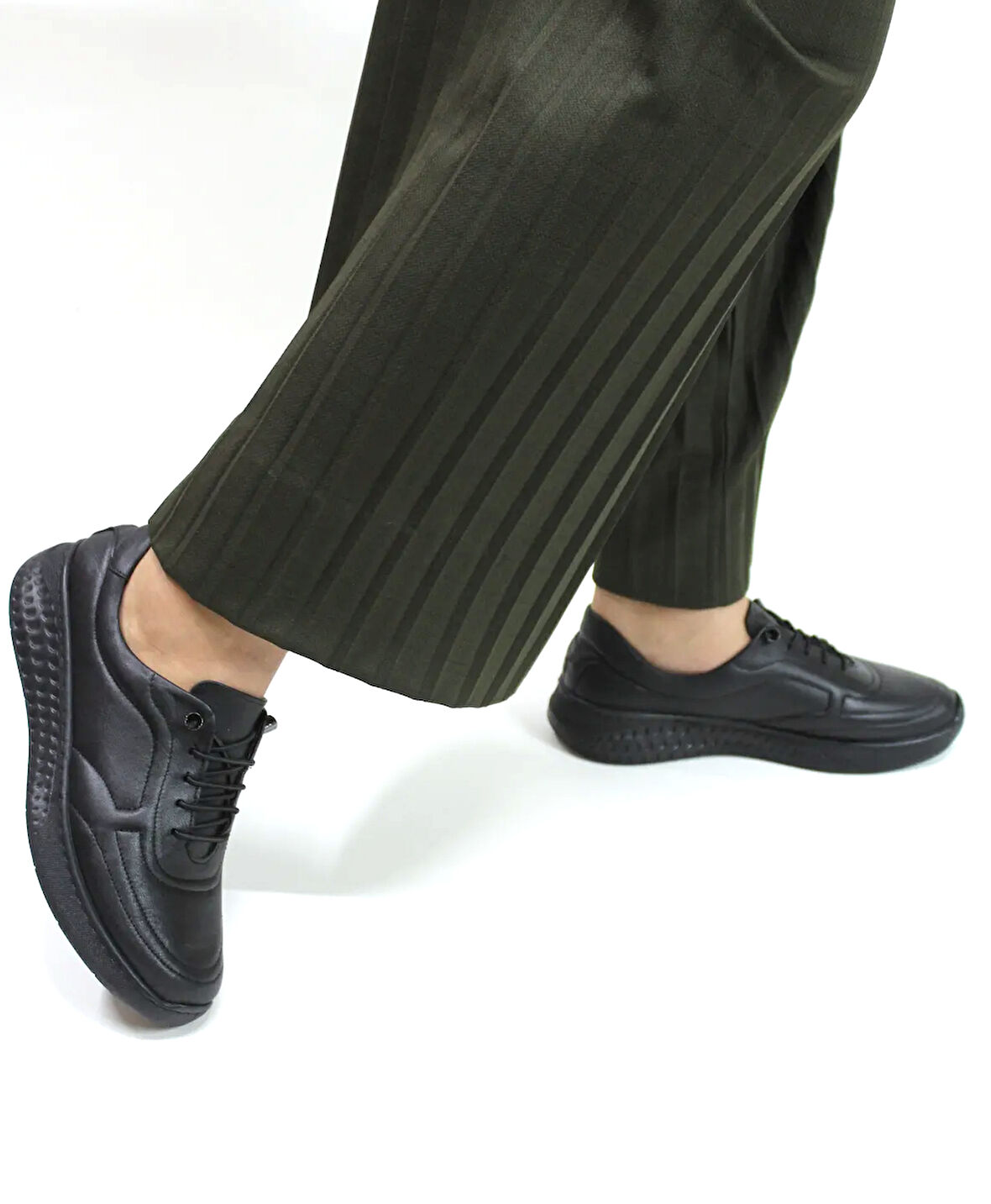 Beyaz İçi Dışı Hakiki Deri Poli Hafif Taban Lastik Bağcıklı Günlük Comfort Kadın Ayakkabı SİYAH