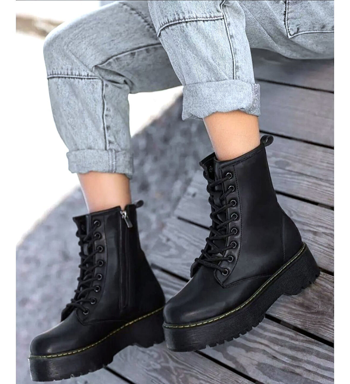 Beyaz (Soldey) Poli Hafif Taban Bağcıklı Fermuarlı Günlük Kadın Postal SİYAH