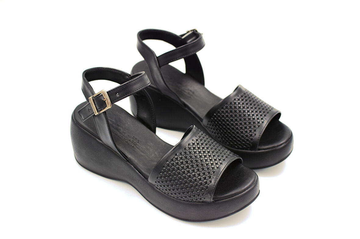 Beyaz (Shoes) Poli Hafif Taban Dolgu Topuklu Günlük Kadın Sandalet SİYAH