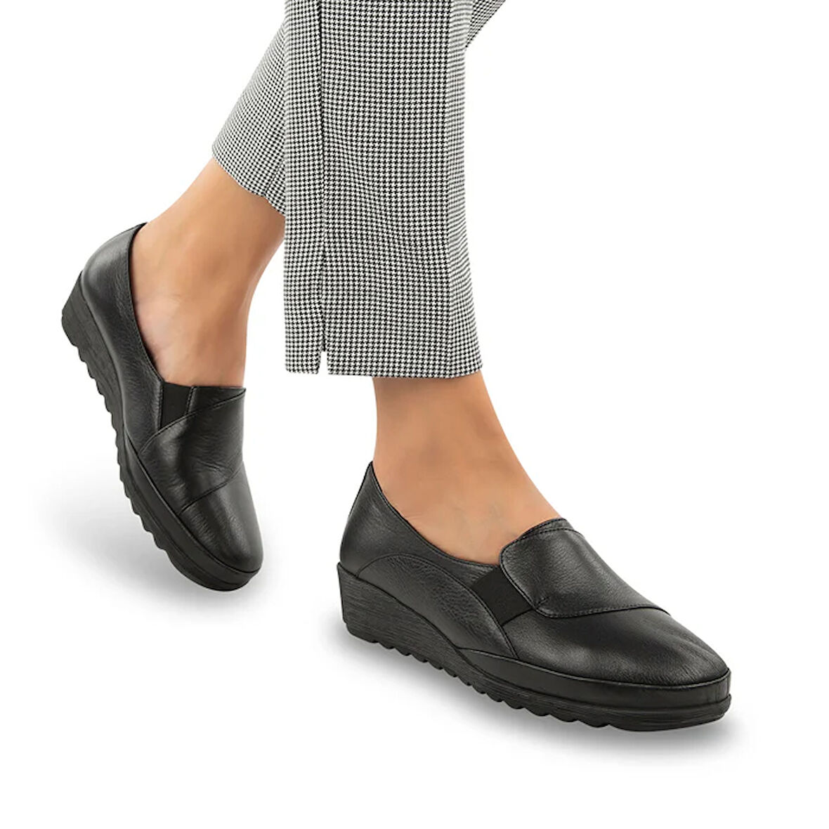 Muya Mary Hakiki Deri Poli Hafif Taban 6 Nokta Günlük Kadın Ayakkabı SİYAH