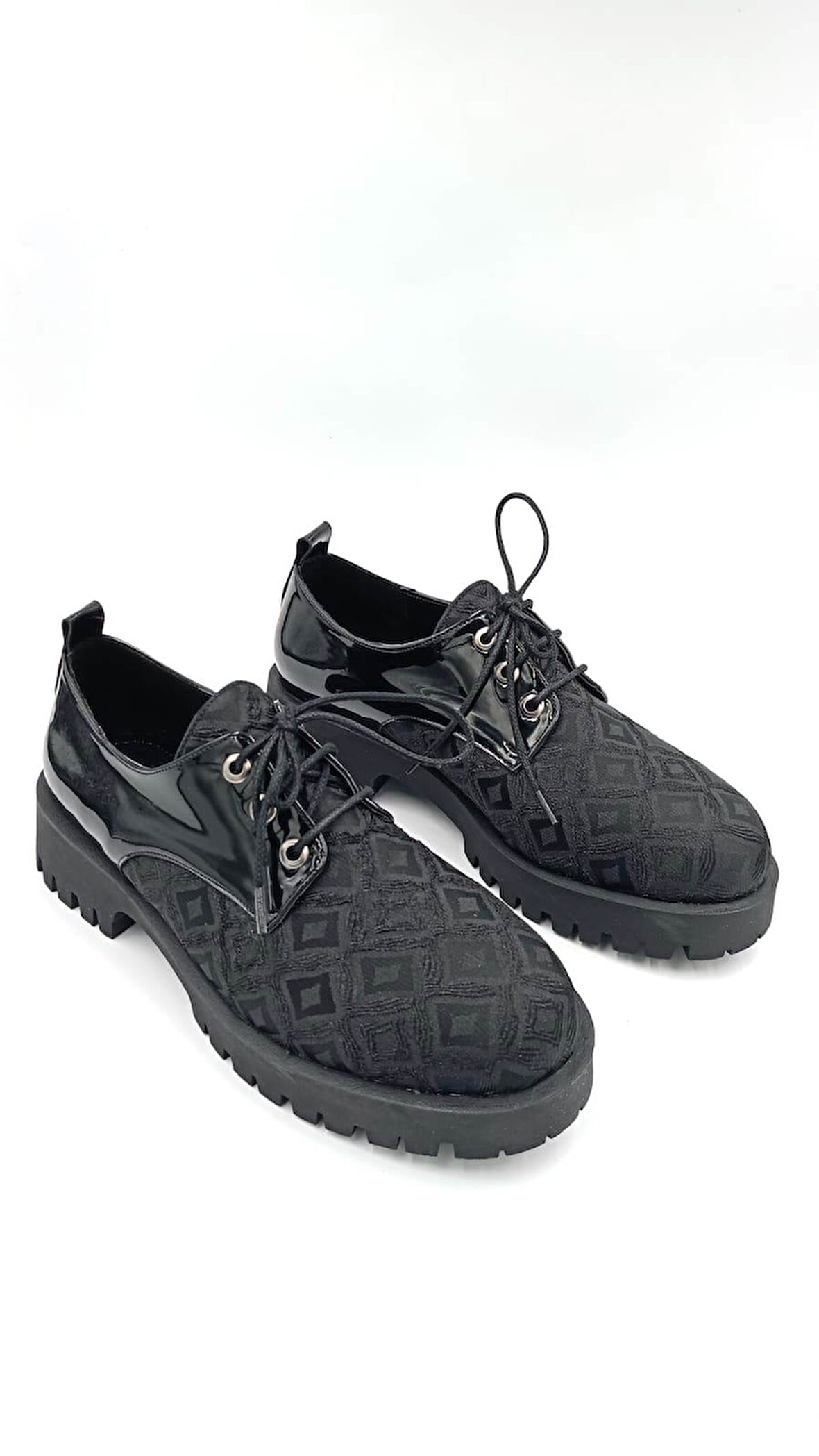 Beyaz (London) Lala Termo Kaymaz Taban Bağcıklı Günlük Kadın Ayakkabı SİYAH