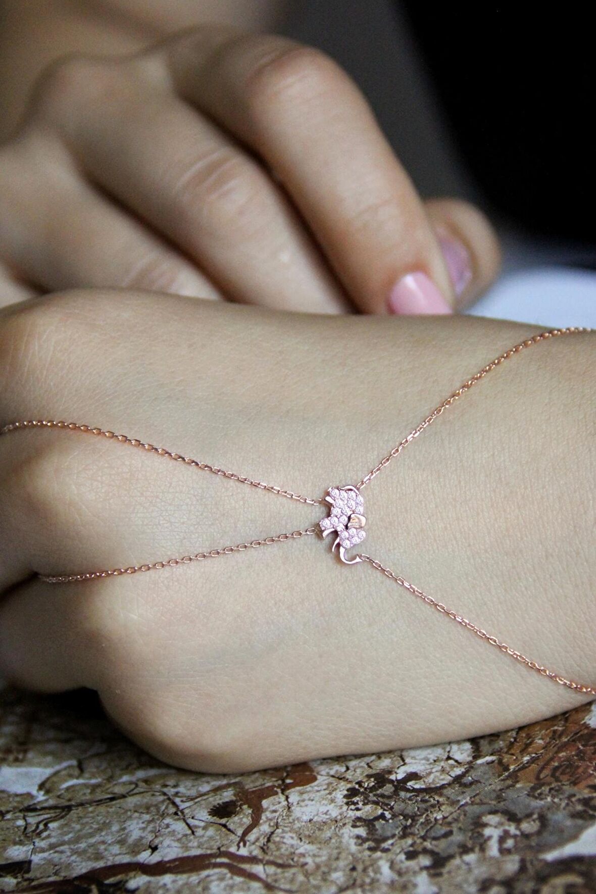 Fil Motifli 925 Ayar Gümüş Rose Şahmeran - B058301