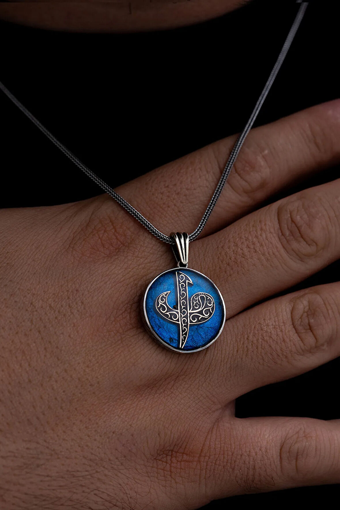 Erkek Gümüş Kolye - Vav Elif Yazılı Mavi Renkli Gümüş Kolye