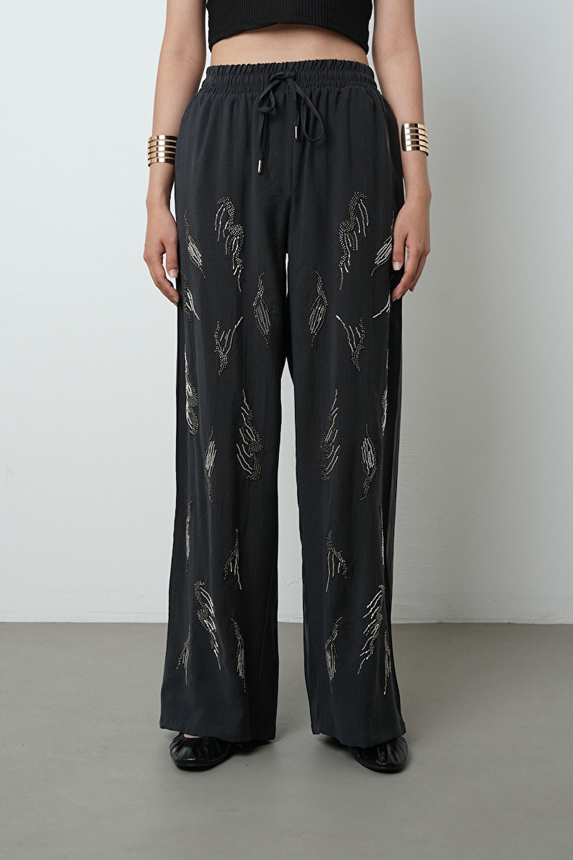 Kadın Önü Taş İşlemeli Düz Renk Beli Lastikli Bol Paça Pantolon