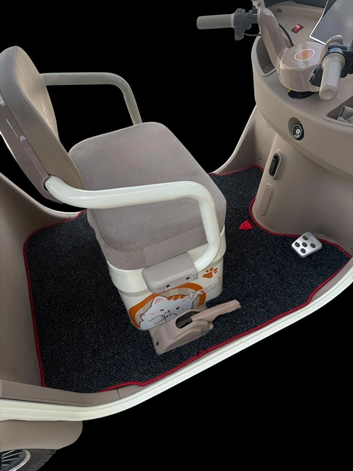 Elektrikli Motosiklet Aksesuar Koruyucu Paspas Arora Angel Pro Üç Tekerlekli Motosiklet Uyumlu Kırmızı Kenar Overloklu