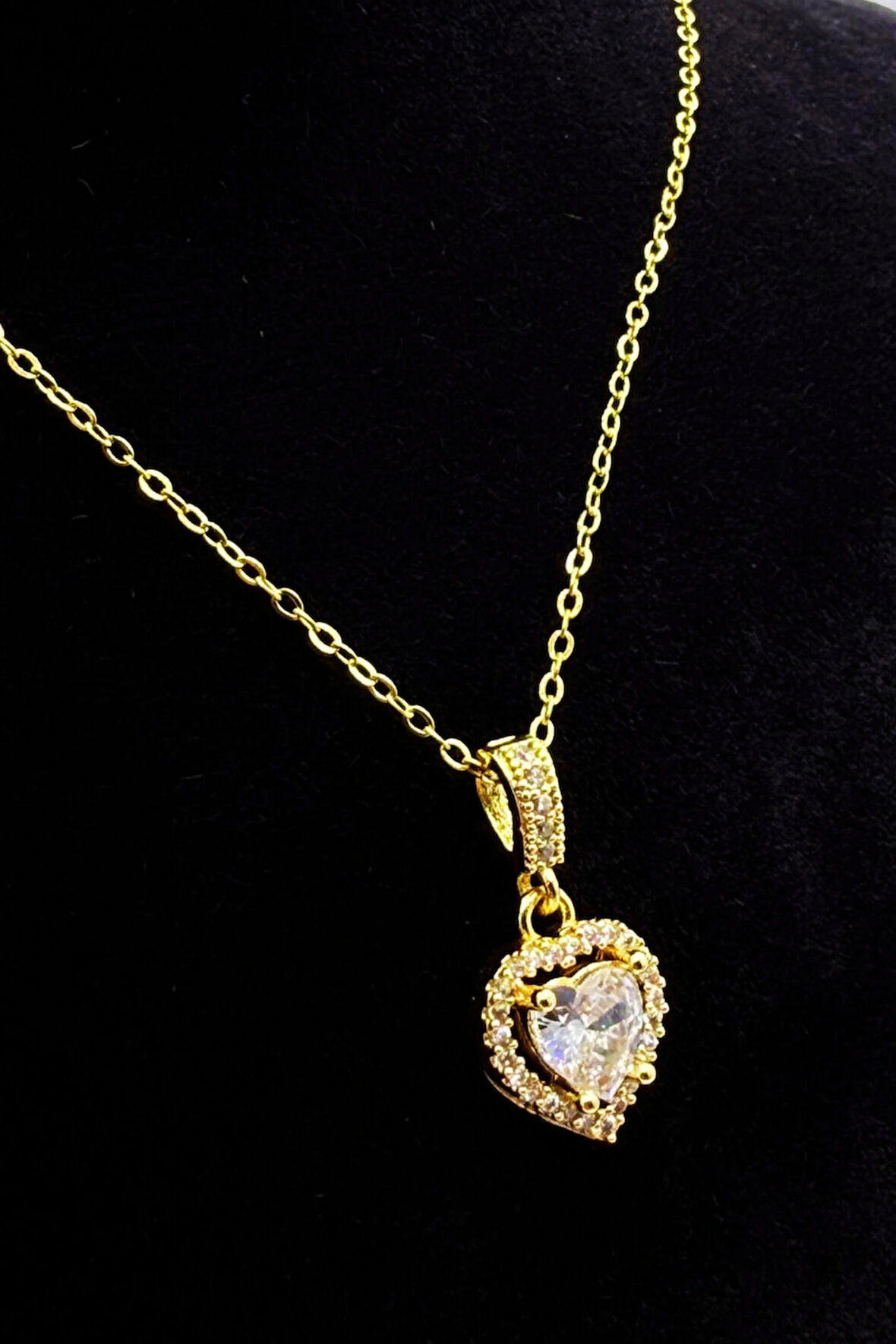 Işıltılı Kalp Taşlı Kolye