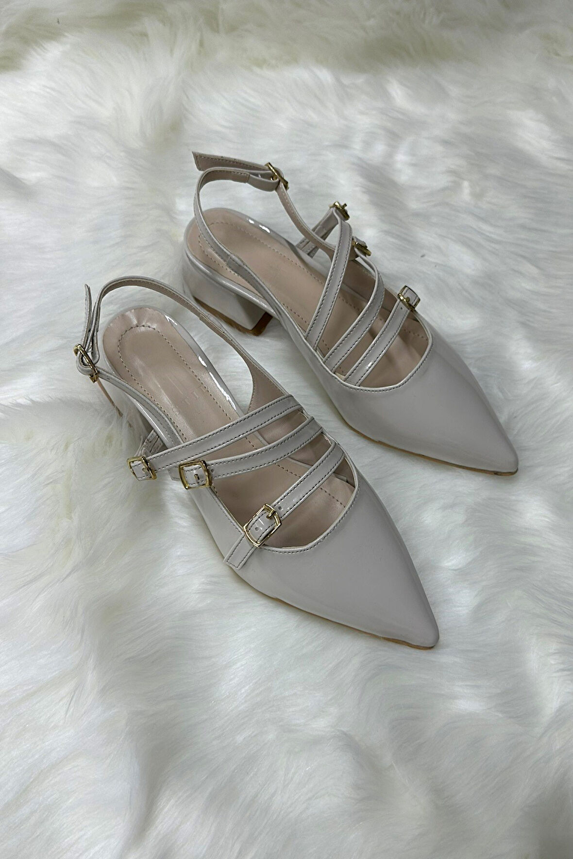 Günlük Kadın Rugan Sivri Burun Ayarlanabilir Kemerli Baretli Kısa Blok Topuklu Ayakkabı 455 - 54