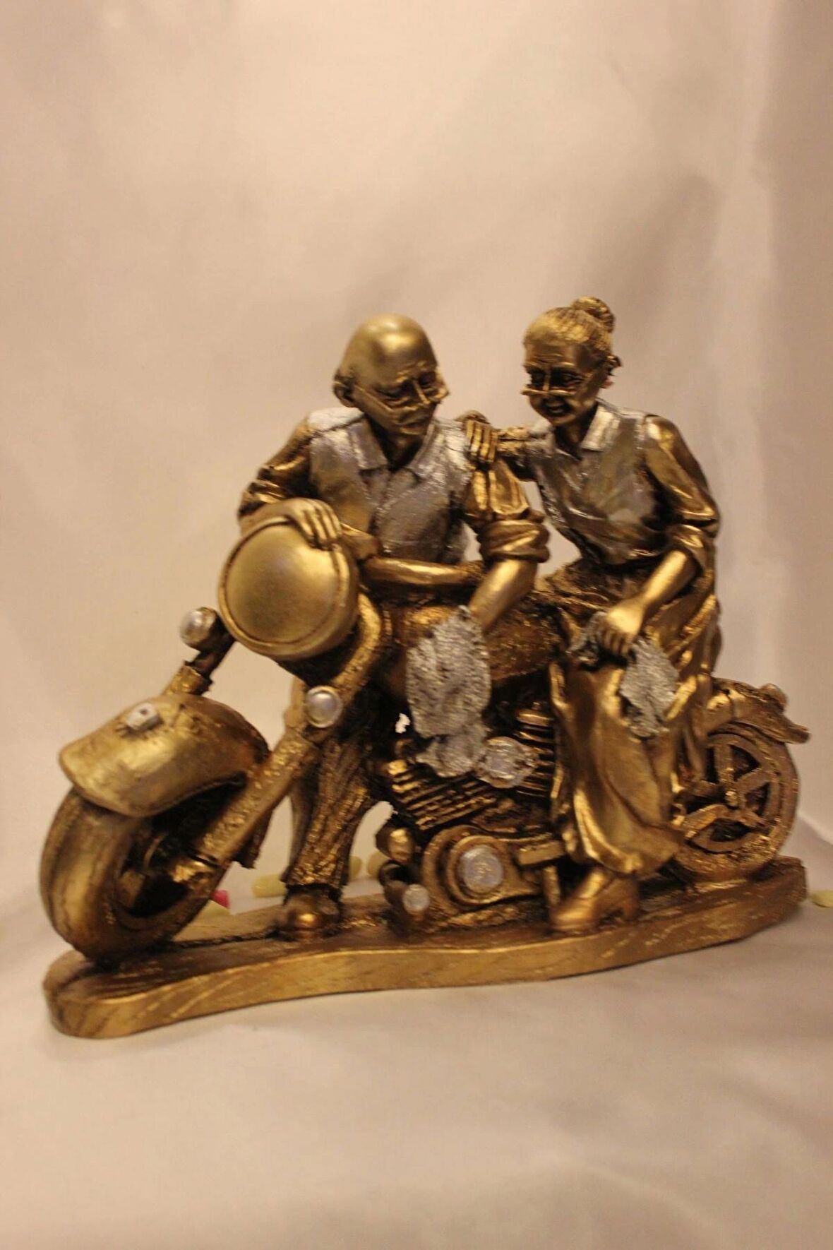 Motorlu İhtiyar Delikanlı Sevgili Çİft