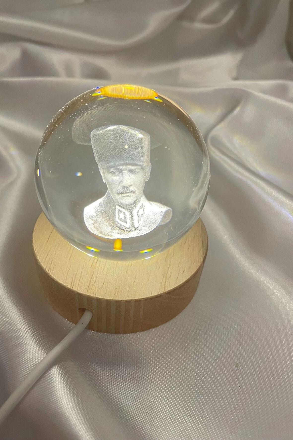 Atatürk 3D Led Işık Cam Küre Gün Işığı Büyük 6cm MUstafa Kemal Atatürk Ata Masa Ve Gece Lambası