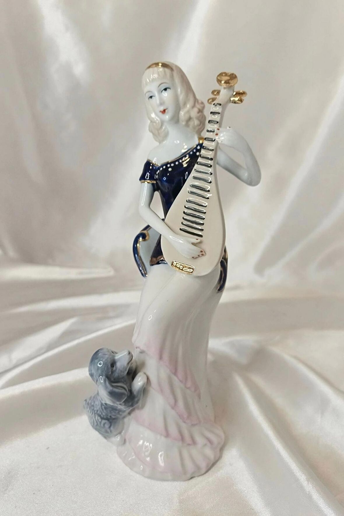 El İşi Seramik Biblo Heykel Enstürüman Çalan  Kadın