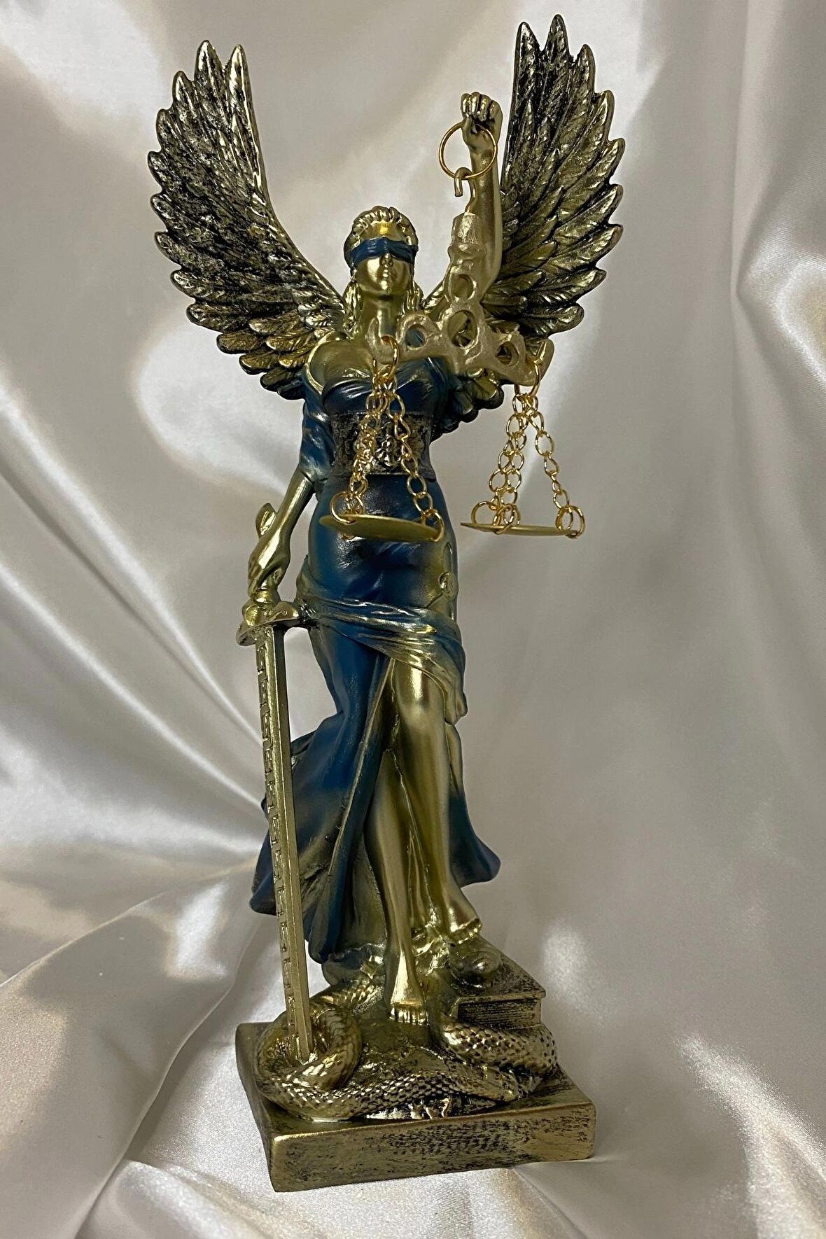 Avukat Adalet Kadın Heykeli Themis Terazi Kanatlı Gold Mavi