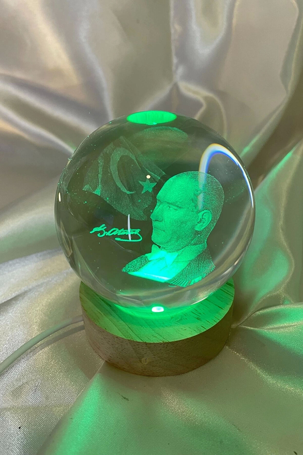 3D Led Işık Atatürk Bayrak Cam Küre Çok Renk  Gece Lambası Ata 8 cm Mega Boy