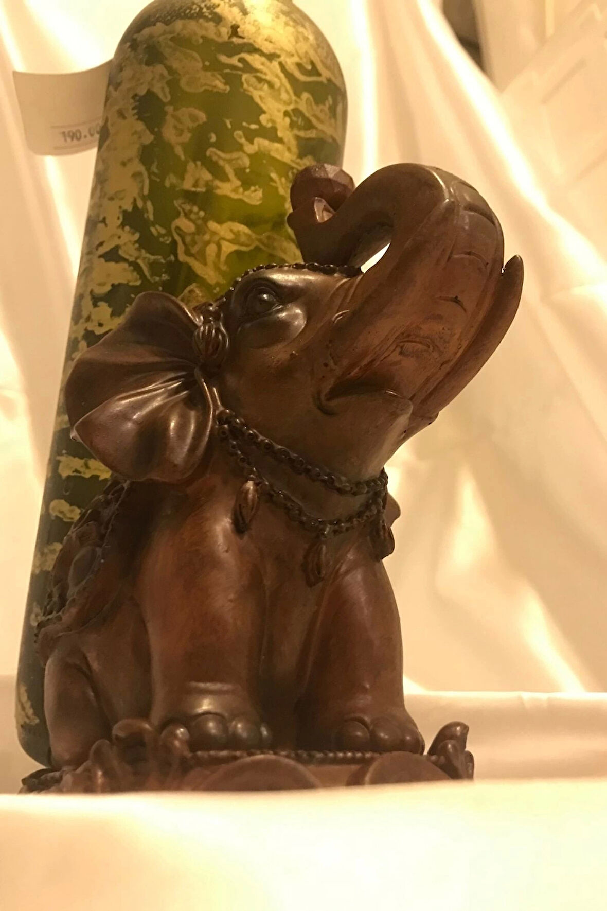 Şaraplık Fil Objeli Polyester Feng Shui Şaraplık