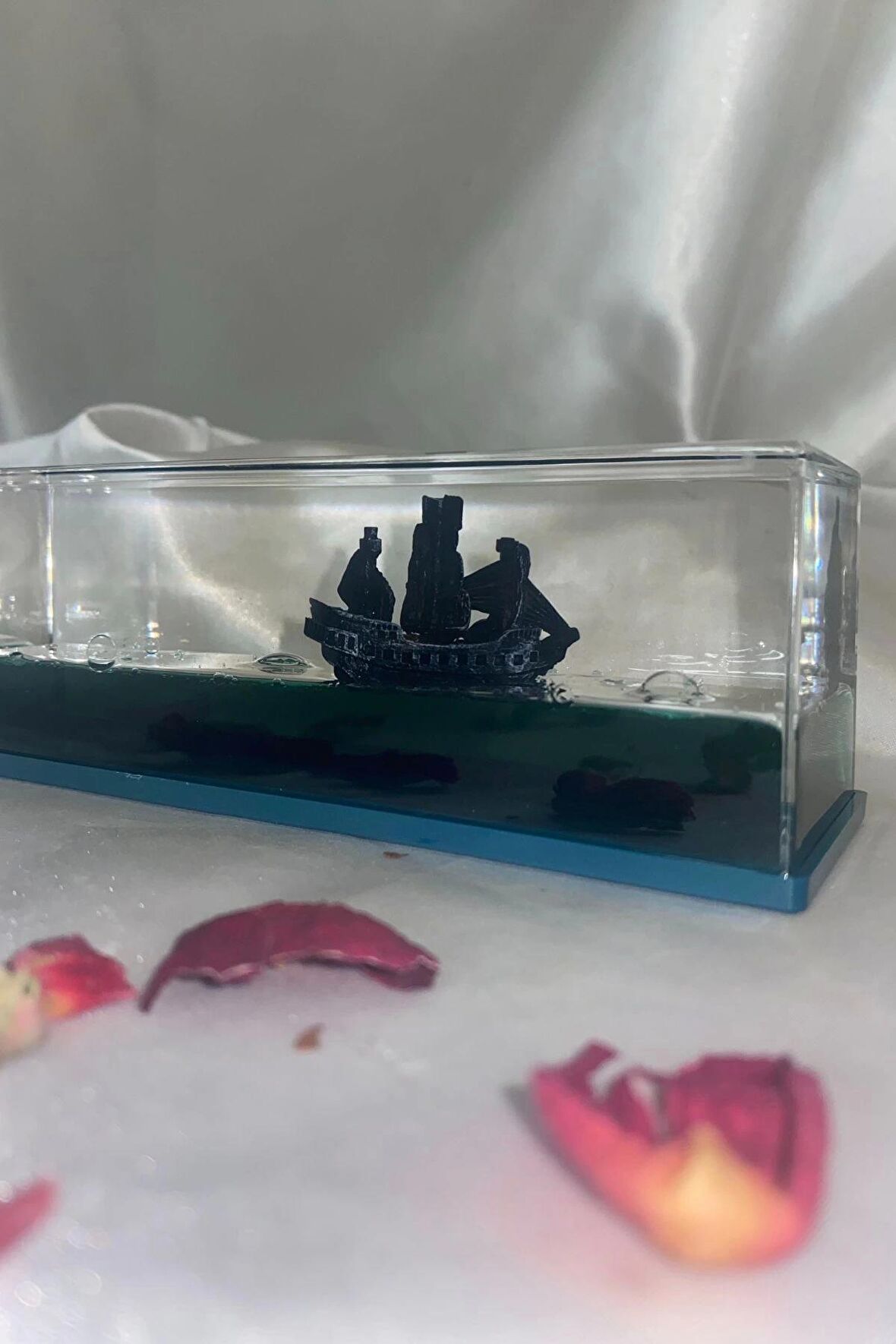 Batmayan Gemi Karayip Korsanları Siyah İnci Akvaryum İçinde Lüks Hediyelik 14x5x4 cm