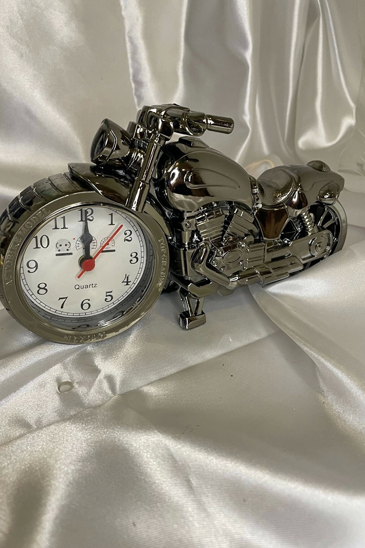 Motor Metal Saat El Yapımı Biblo Kalemlik Motosiklet Yarış Motoru Plastik Pilli Alarmlı