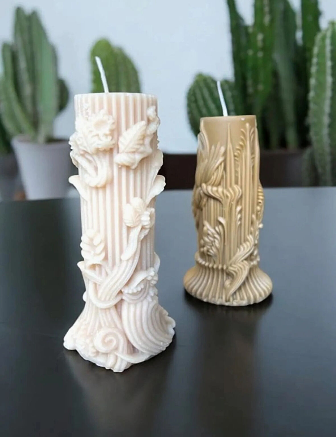 Dekoratif El Yapımı Kabartmalı Soya Mum, 2'li Set, Beyaz ve Bej, Çiçek Desenli Silindir