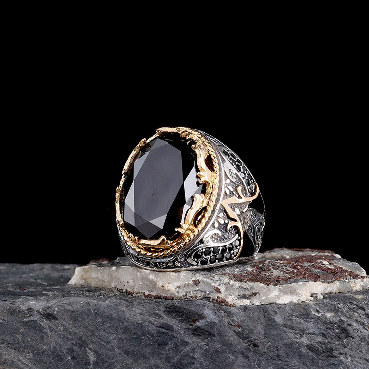 925 Ayar Parlak Safir Taşlı Melek Figürlü Gümüş Erkek Yüzük