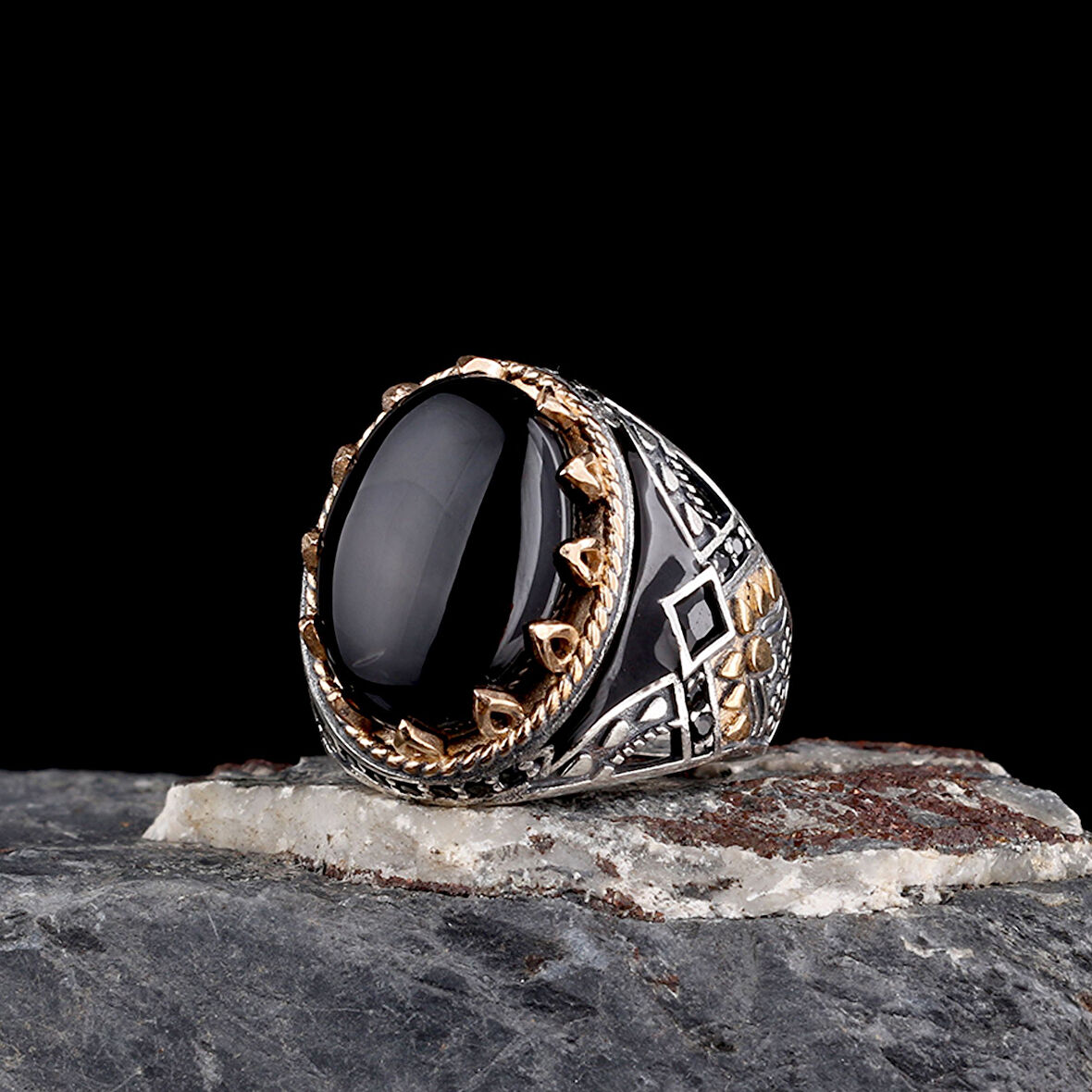 925 Ayar Erkek Mikro Taş İşlemeli Mineli Gümüş Yüzük