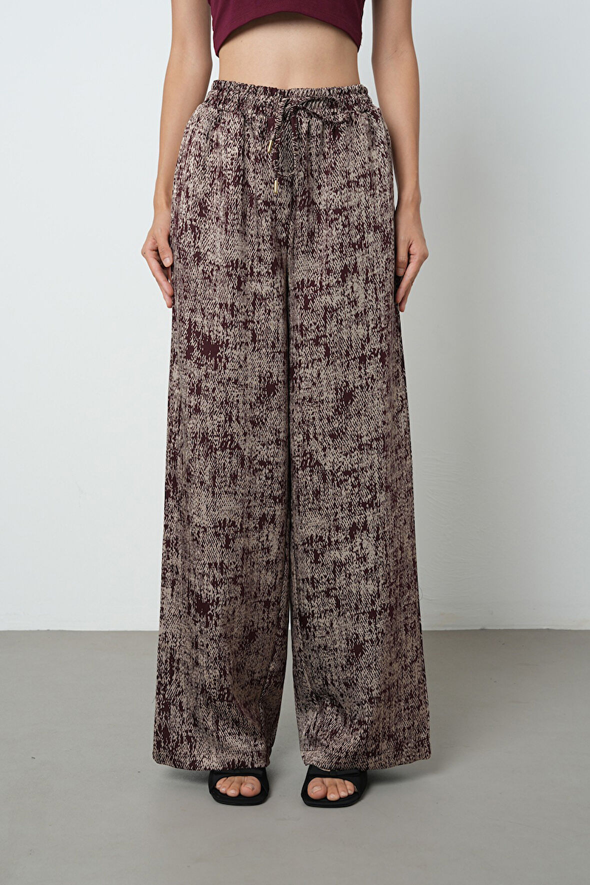 Kadın Bordo Renk Kırçıllı Bol Paça Beli Lastikli Pantolon