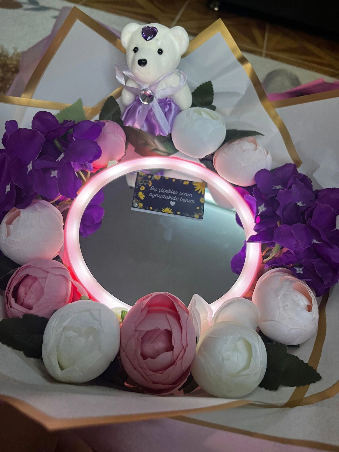 KAYZEN ŞAKAYIK (3 farklı tonda led ışıklı makyas aynalı)   BUKETİ