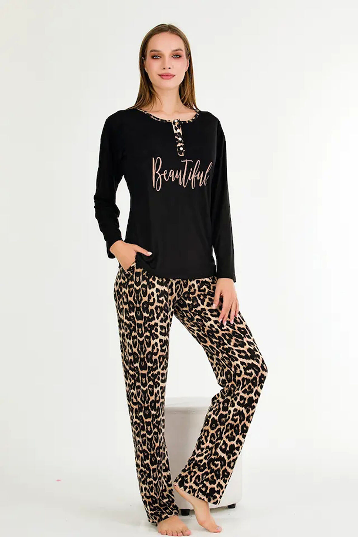 Uzun Kol Yaka Düğmeli Leopar Bayan Pijama Takımı