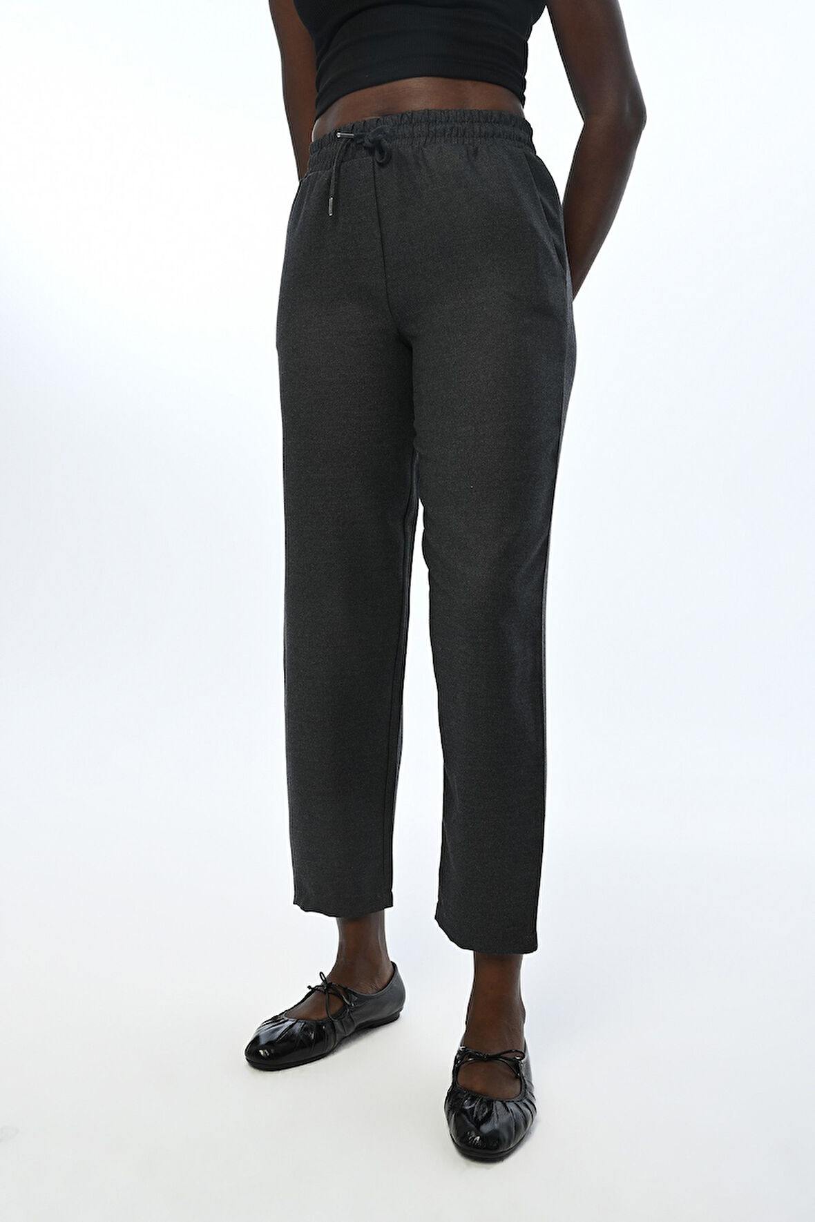 KADIN BELİ LASTİKLİ RAHAT KALIP REGULAR DÜZ RENK PANTOLON