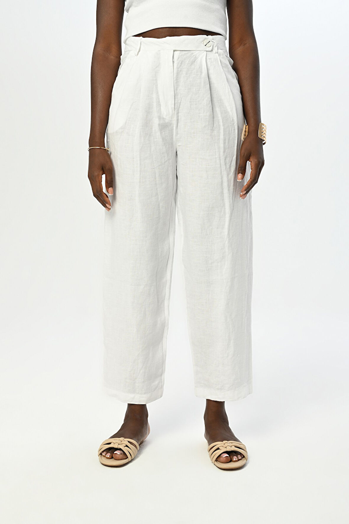 KADIN REGULAR BEYAZ RENK BELİ DÜĞME DETAYLI PANTOLON