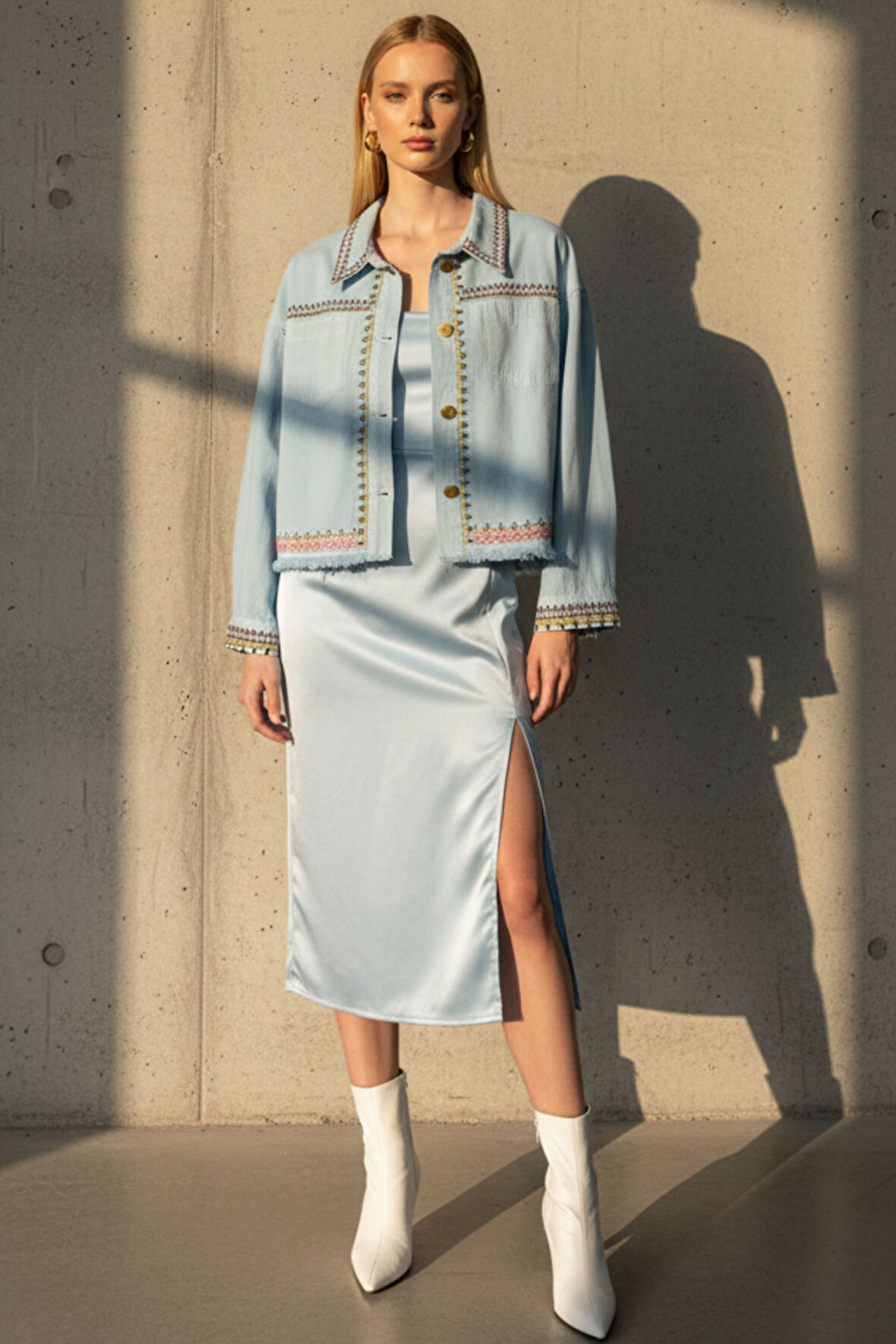 Kadın Açık Mavi Nakışlı İşlemeli Uzun Kollu Düğmeli  Oversize Kot-Denim Jean Ceket - Kadın Ceket 