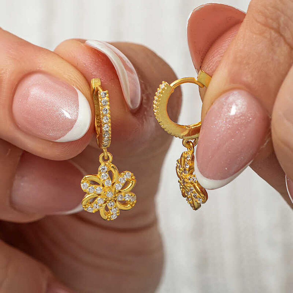 Himarry ​Gümüş Sallantılı Gold Çiçek Kadın Küpe