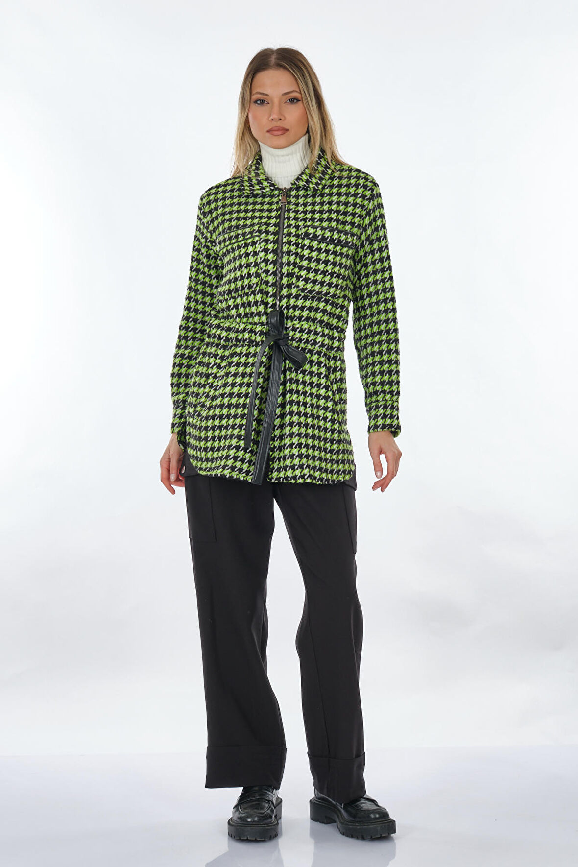 Unique Mode Gömlek Yaka Kazayağı Siyah Kadın Ceket UW243004