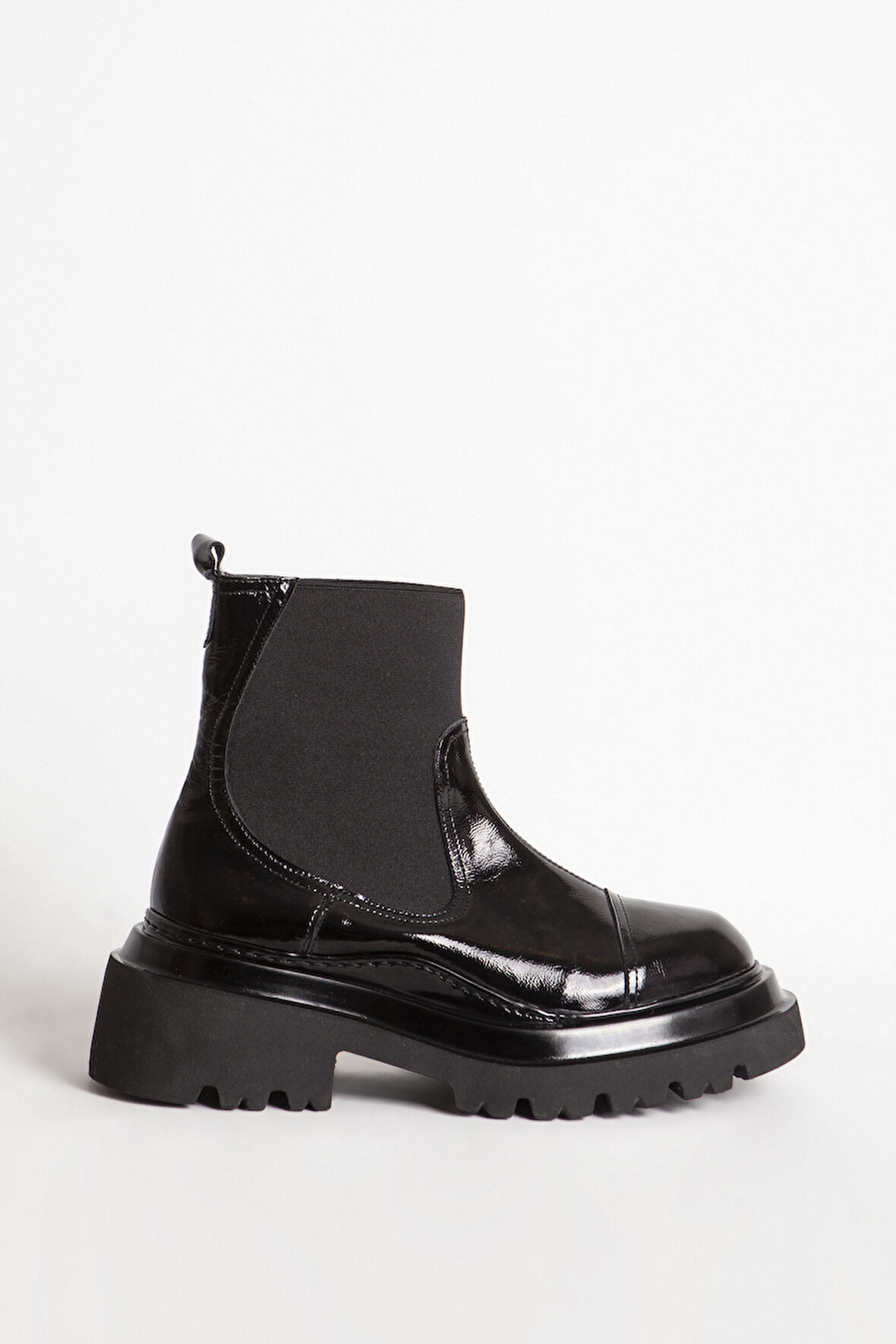 DERİCLUB Kadın Kalın Tabanlı Esnek Yan Bantlı Chelsea Bot Gerçek Deri 88150 RUGAN SİYAH