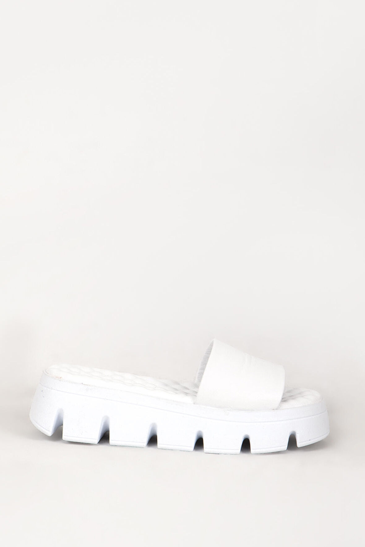 DERİCLUB 7657 Gerçek Deri Kalın Taban Terlik