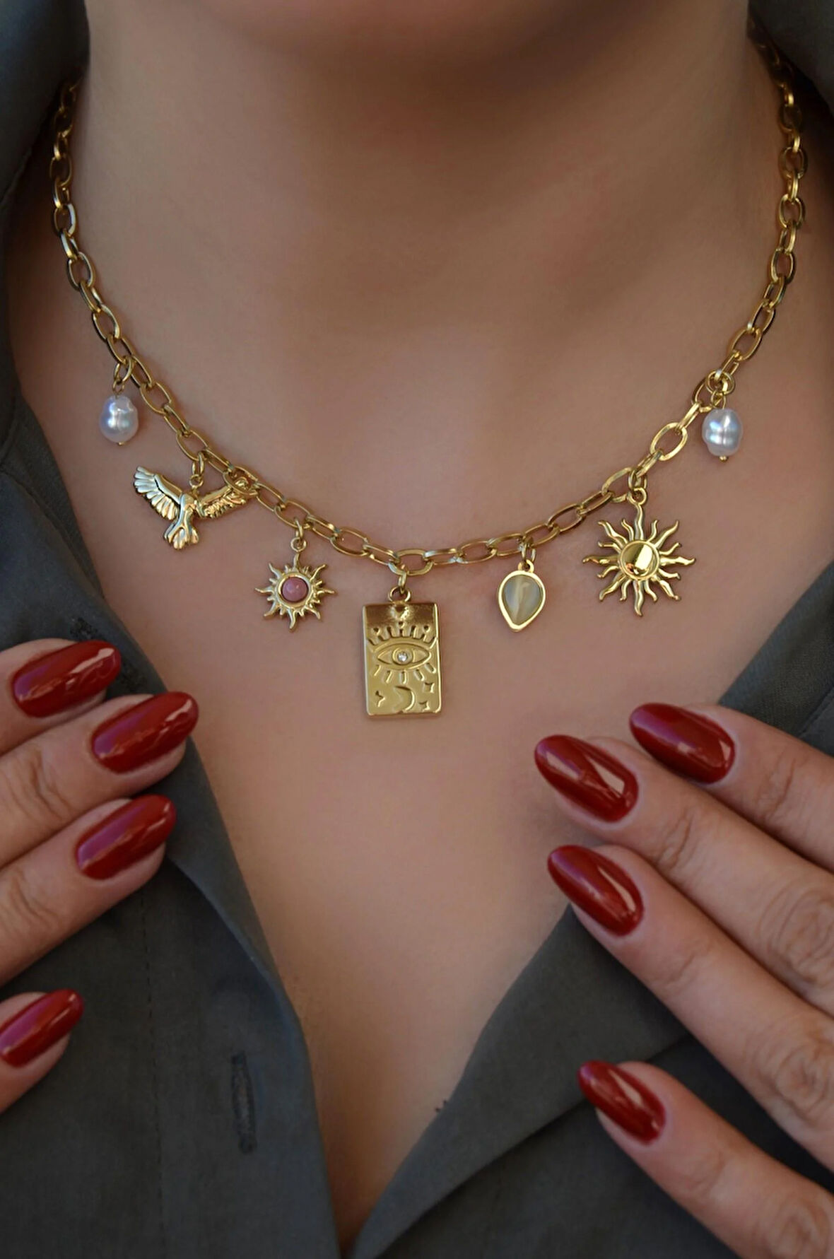 Göz Madalyon İnci ve Kuş Charmlı Çelik Kolye Gold Renk Güneş Detaylı Choker