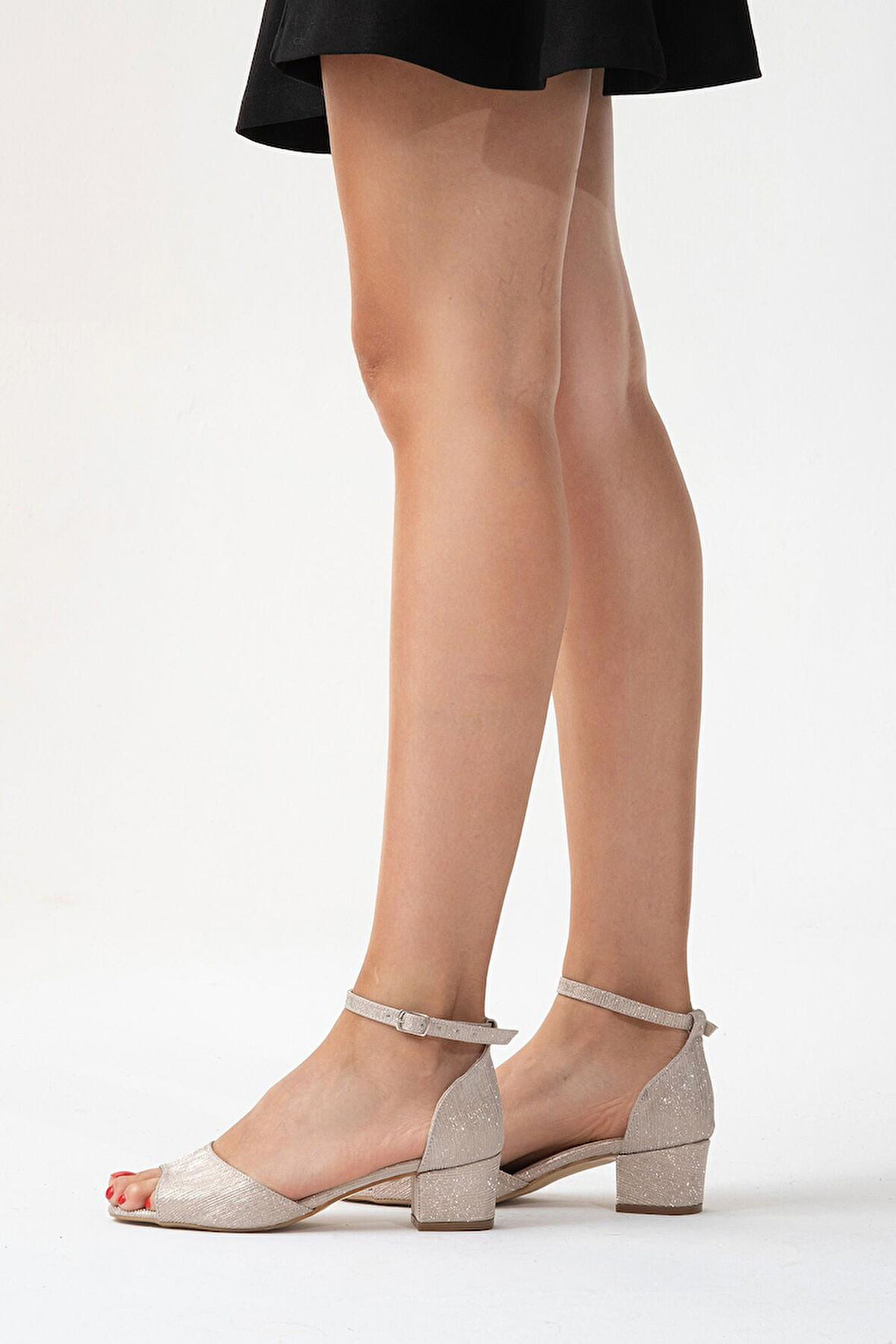 Kadın Beyaz Kısa Topuklu Rahat Abiye Ayakkabı