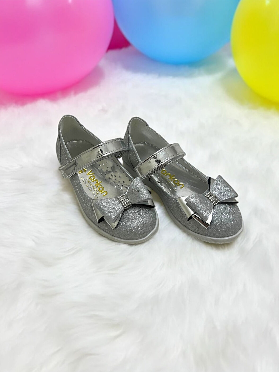 Kız Çocuk Kelebek Taşlı Fiyonklu Gümüş Simli Kaymaz Taban Ortopedik Babet