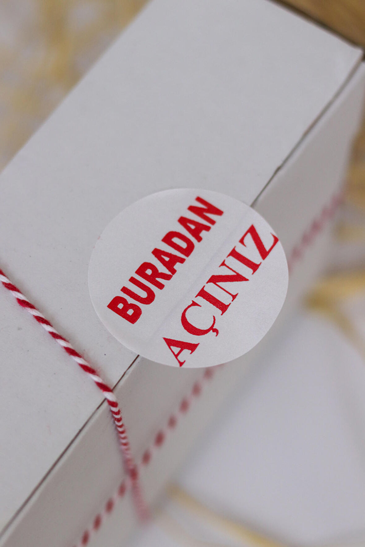 Buradan Açınız Beyaz 50 mm Yuvarlak Yapışkanlı Sticker Etiket 100 Adet