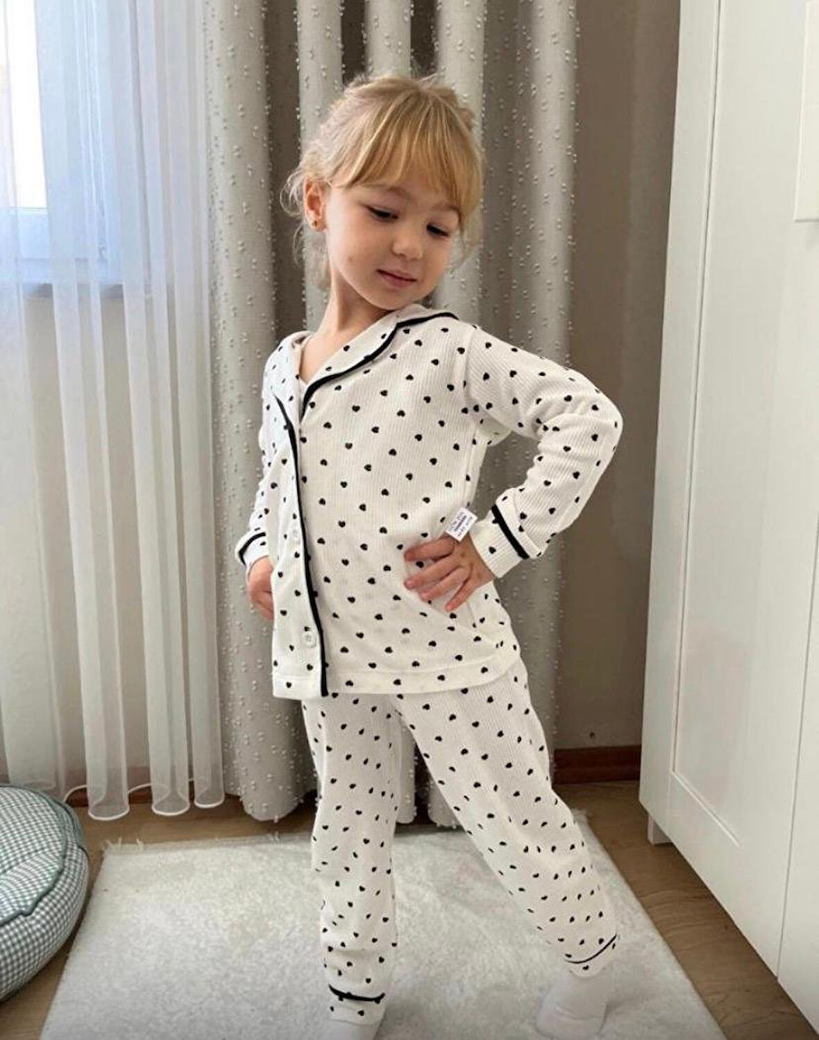 Cg Kids siyah Kalp desenli fitilli yumuşak kumaş düğmeli beli lastikli kız çocuk pijama alt üst takım