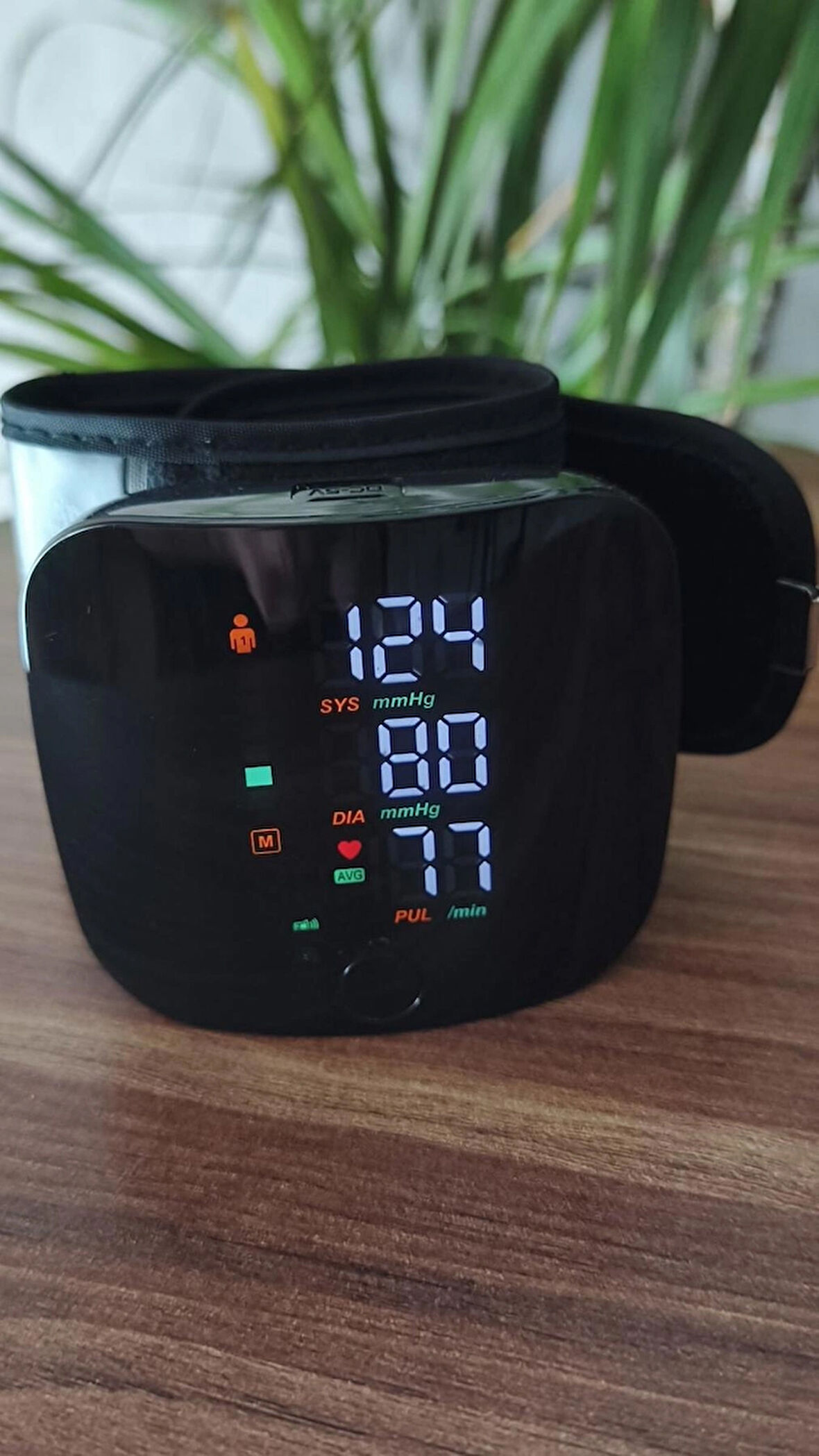 Mayf Türkçe Konuşan Bilek Tansiyon Aleti Tam Otomatik Tansiyon ve Nabız Ölçme Şarjlı Dijital Sesli  – Akıllı LCD Ekranlı, Hassas Ölçüm, Ev Tipi Cihaz