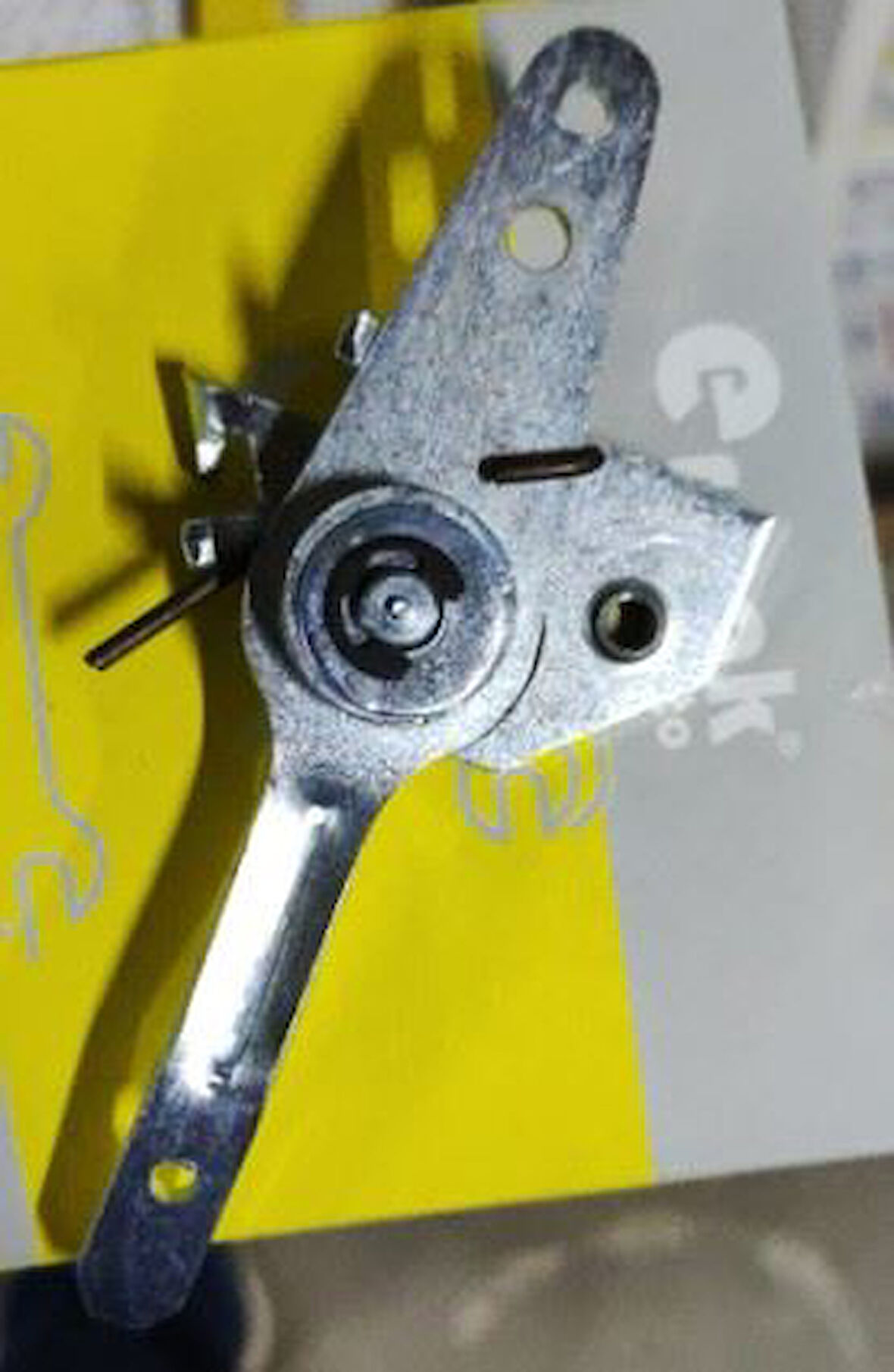 KAPI İÇ AÇMA KİLİDİ ÖN-SOL RENAULT R12