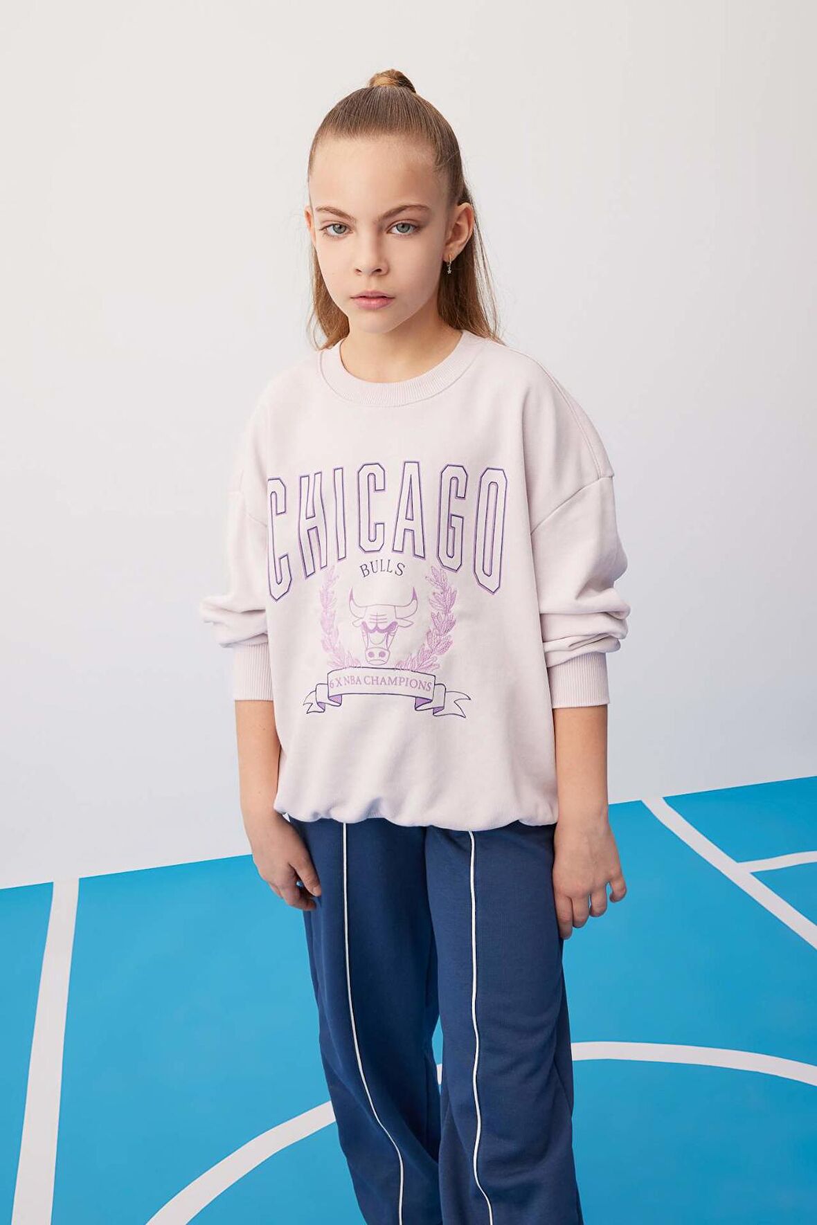 DeFacto Kız Çocuk NBA Chicago Bulls Oversize Fit Bisiklet Yaka Sweatshirt C0802A824SPPN424