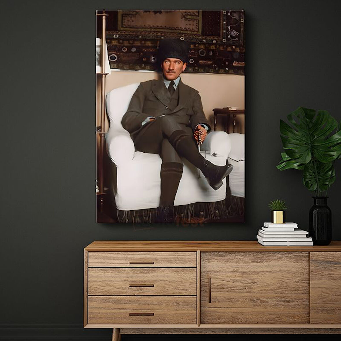Koltukta Atatürk - Kalpaklı Resmi Kıyafet Kanvas Tablo
