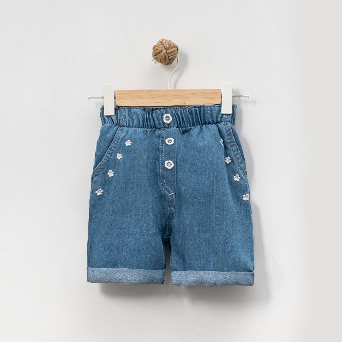 Kız Çocuk Çiçek Nakışlı Rahat Kalıp Yazlık Kot Kumaş  Şort 