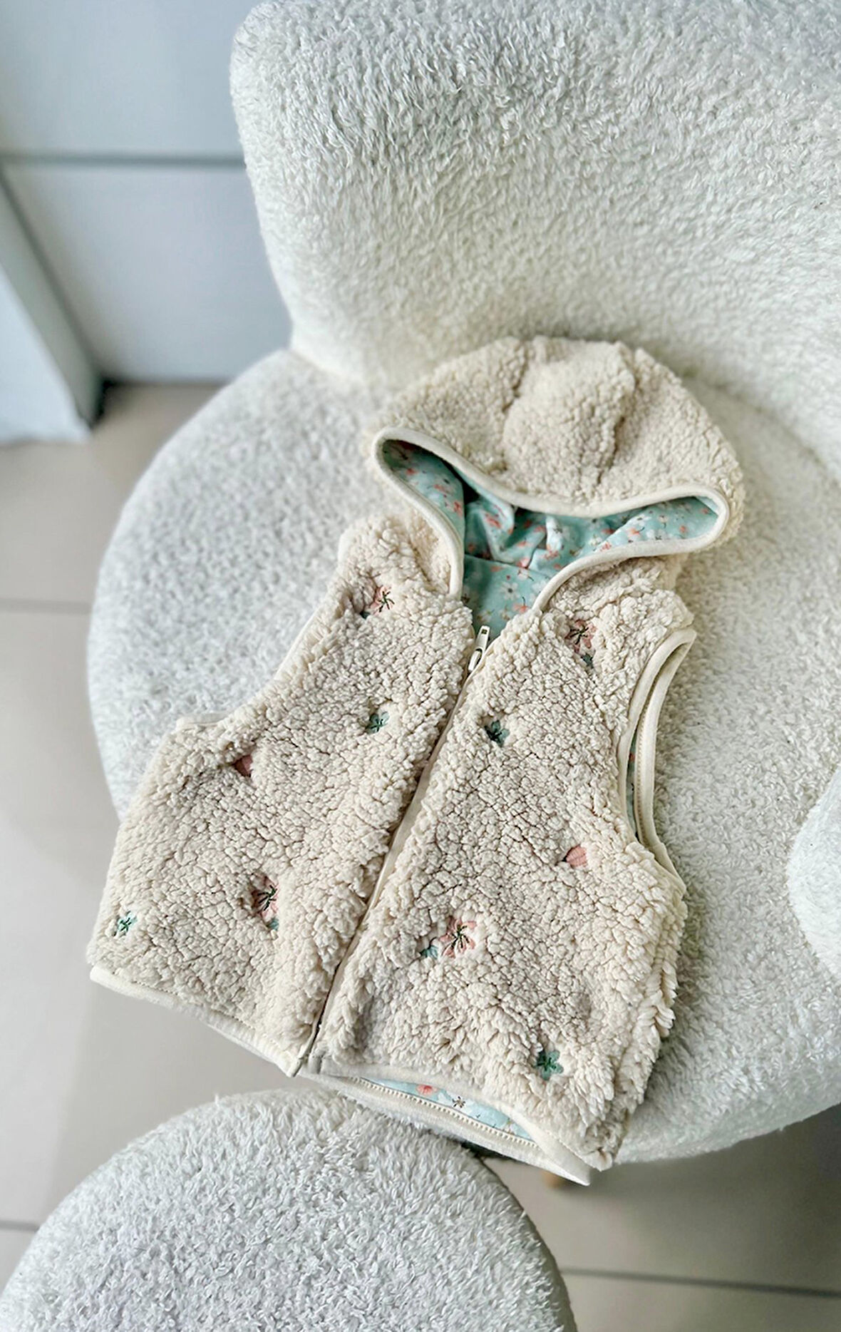 Fermuarlı Teddy Kumaş Kapüşonlu Kız Bebek Yelek