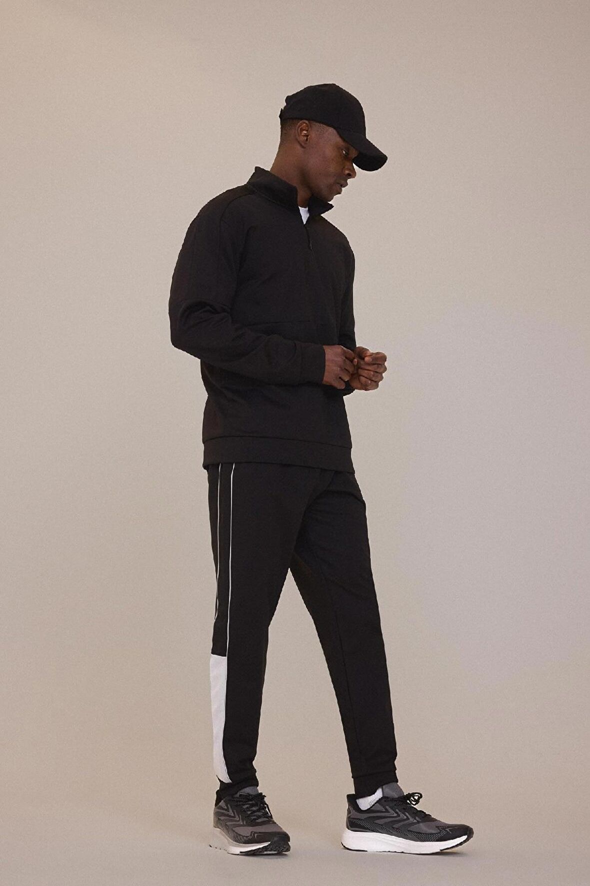 DeFactoFit Standart Fit Jogger Eşofman Altı Skuba Dalgıç Kumaş Sporcu Beli Lastikli B4537AX25SPBK81