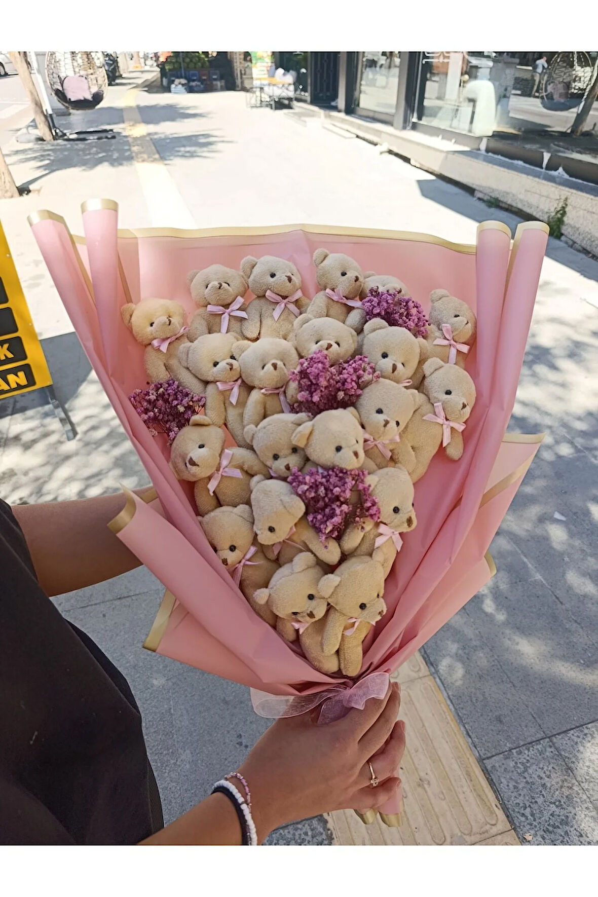 Sevgiliye özel eşe anneye hediye Ayıcık buketi