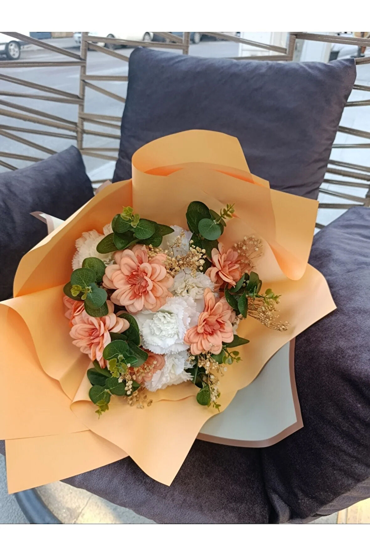 Yeni Hediyelik Çiçek Buketi öğretmen Eşe Sevgiliye