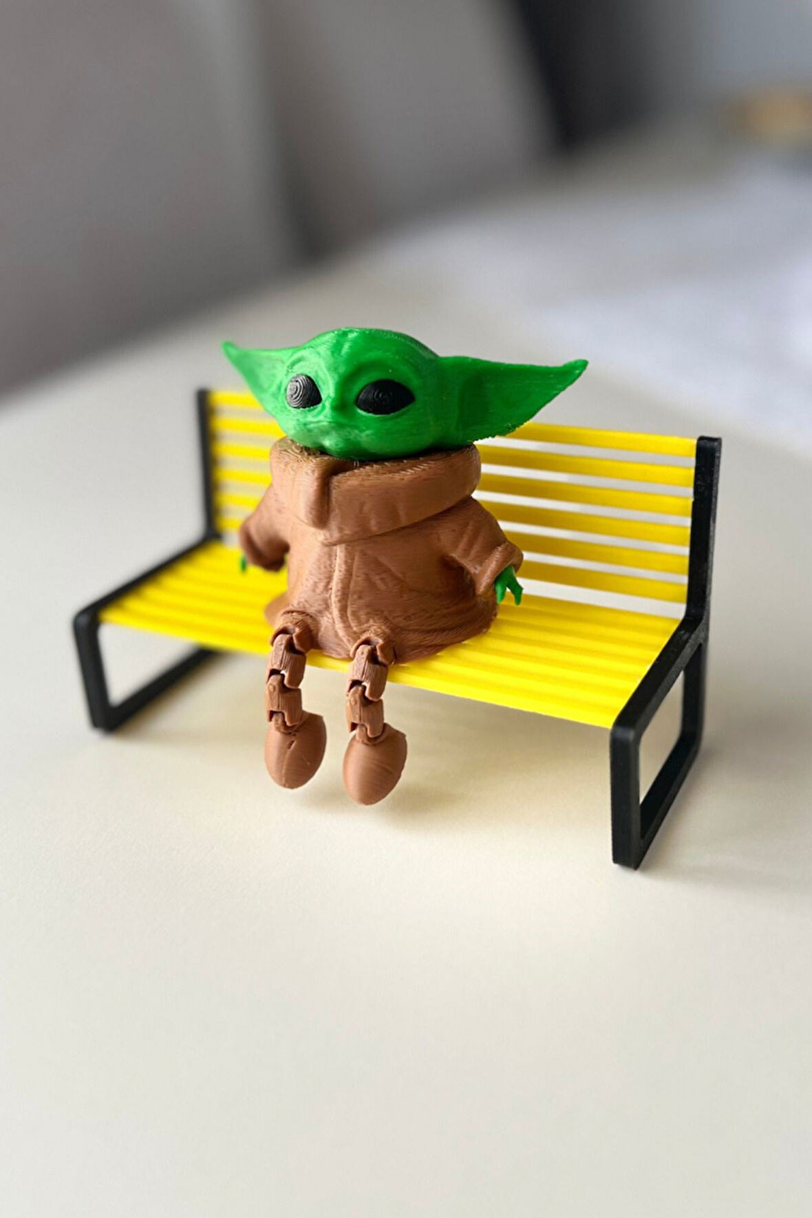 Sevimli Oturan Grogu (Baby Yoda) Figürü - Masaüstü Dekoratif Süs (8x7 cm)-BANK DAHİL DEĞİLDİR